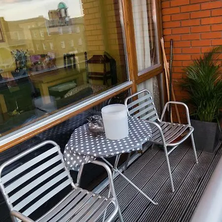 The Cork Street Apt - City At Your Fingertips!